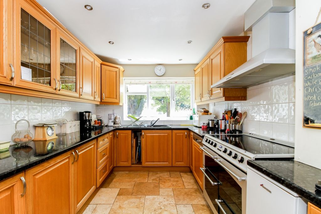 Property photo 3 of 9 Kitchen