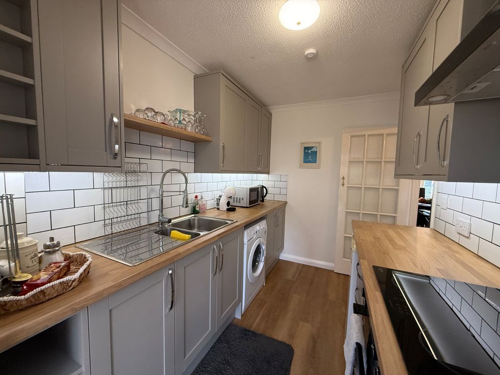Property photo 2 of 13 Picture No. 24