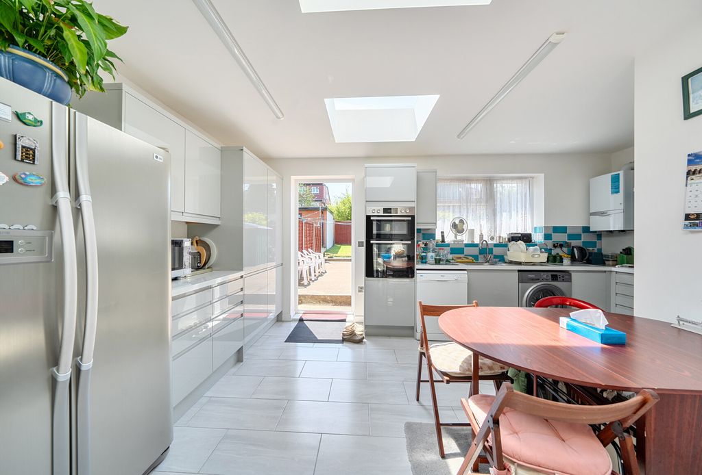 Property photo 1 of 14 1482892-12-6A3Be1...