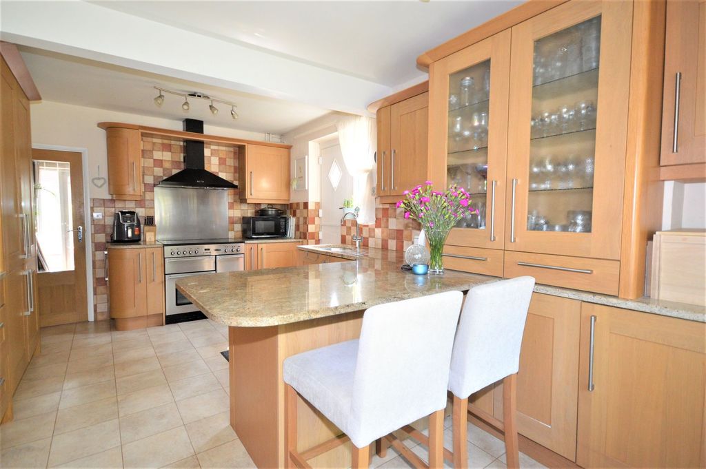 Property photo 3 of 16 Kitchen/Breakfast Room