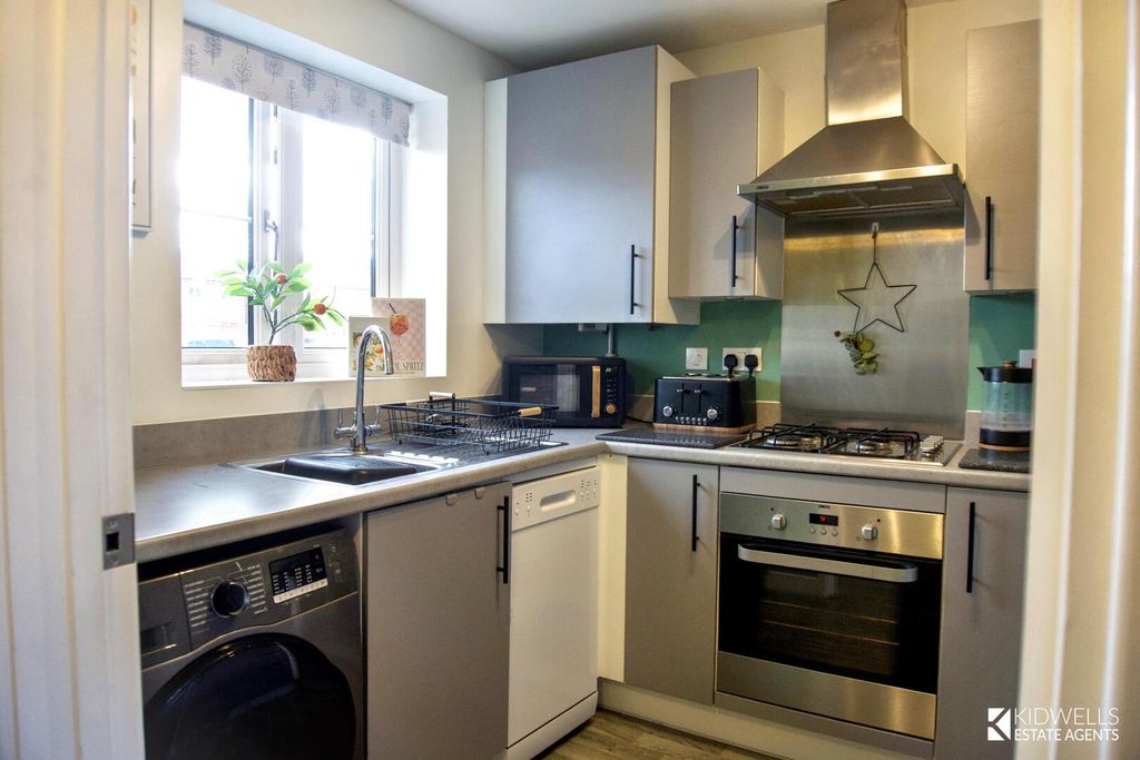 Property photo 2 of 14 Kitchen