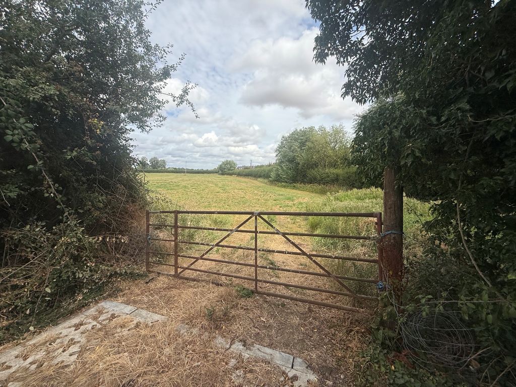 Property photo 3 of 7 4