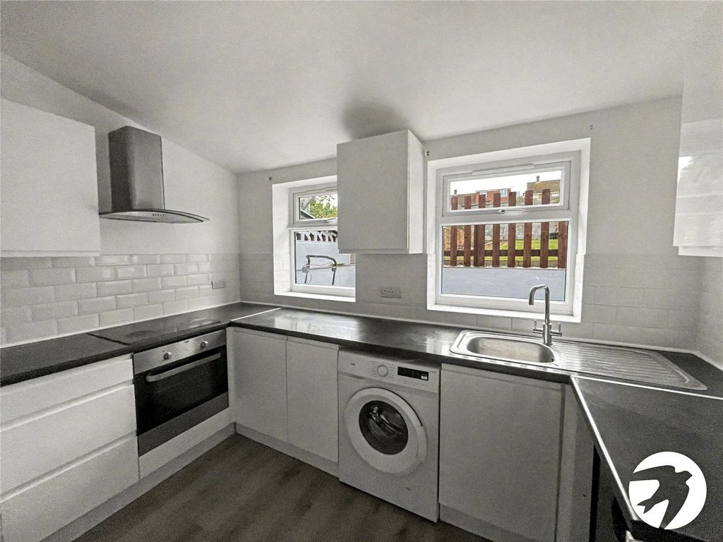 Property photo 1 of 9 Picture No. 10