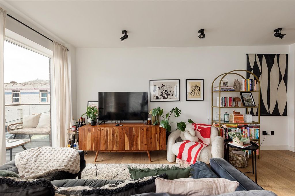 Property photo 1 of 31 Cunard House, Picture House Mews E17