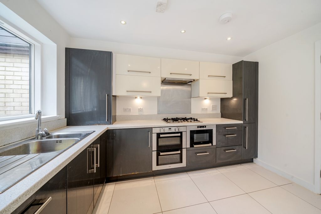 Property photo 2 of 13 1348137-13-68B81B...