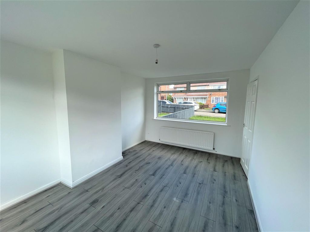 Property photo 2 of 9 Lounge