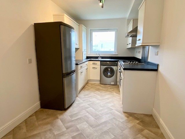 Property photo 3 of 11 Kitchen