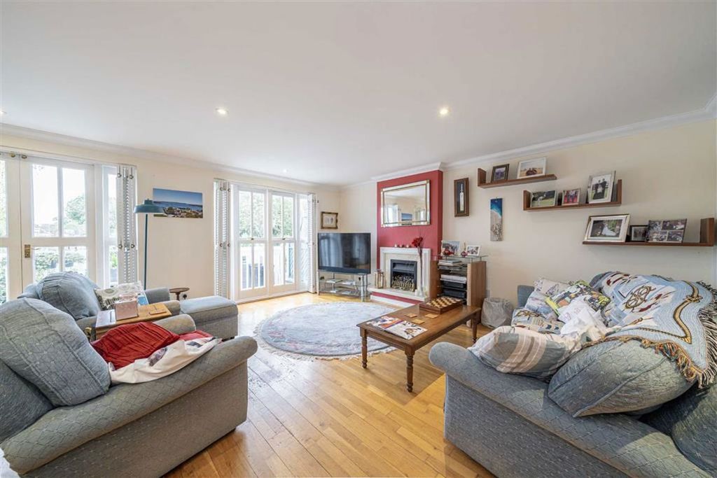 Property photo 3 of 8