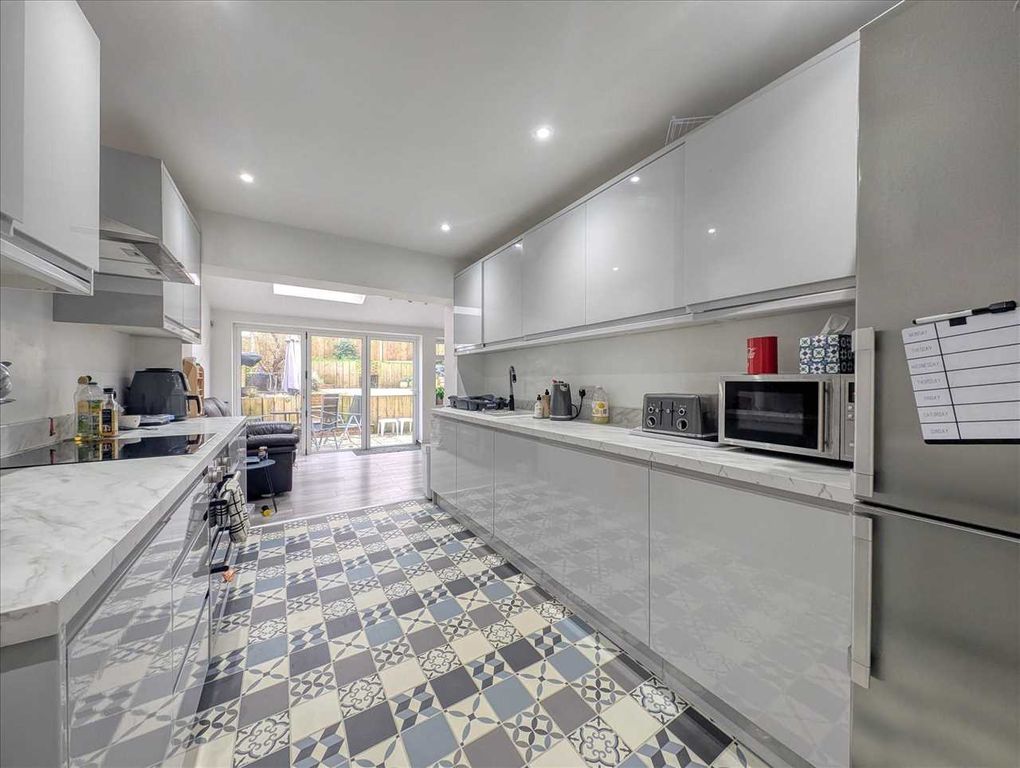 Property photo 3 of 15 Kitchen