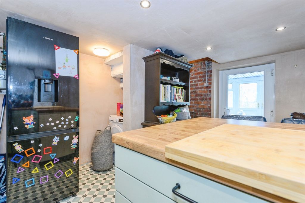 Property photo 3 of 17