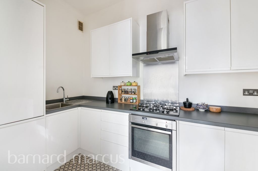 Property photo 3 of 8 Kitchen