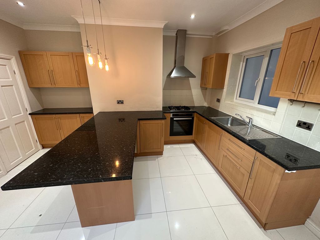 Property photo 2 of 18 Kitchen