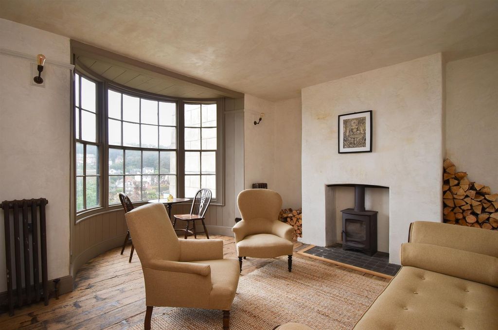 Property photo 3 of 25 Living Room