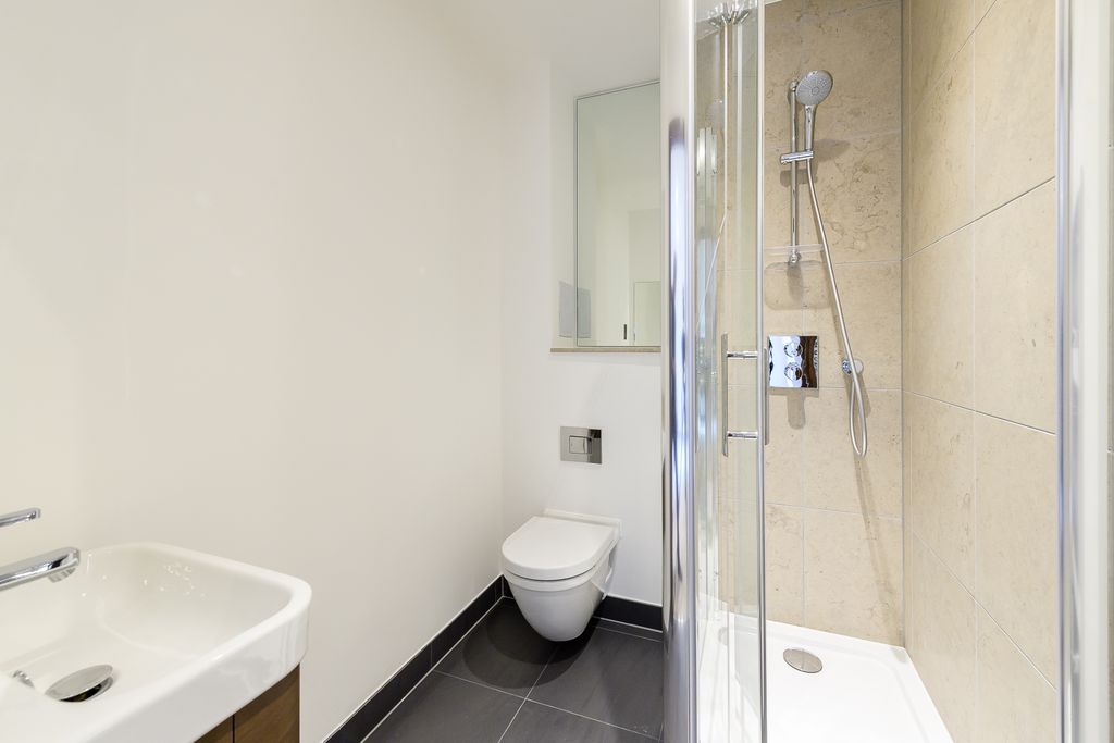 Property photo 3 of 9 Bathroom 2