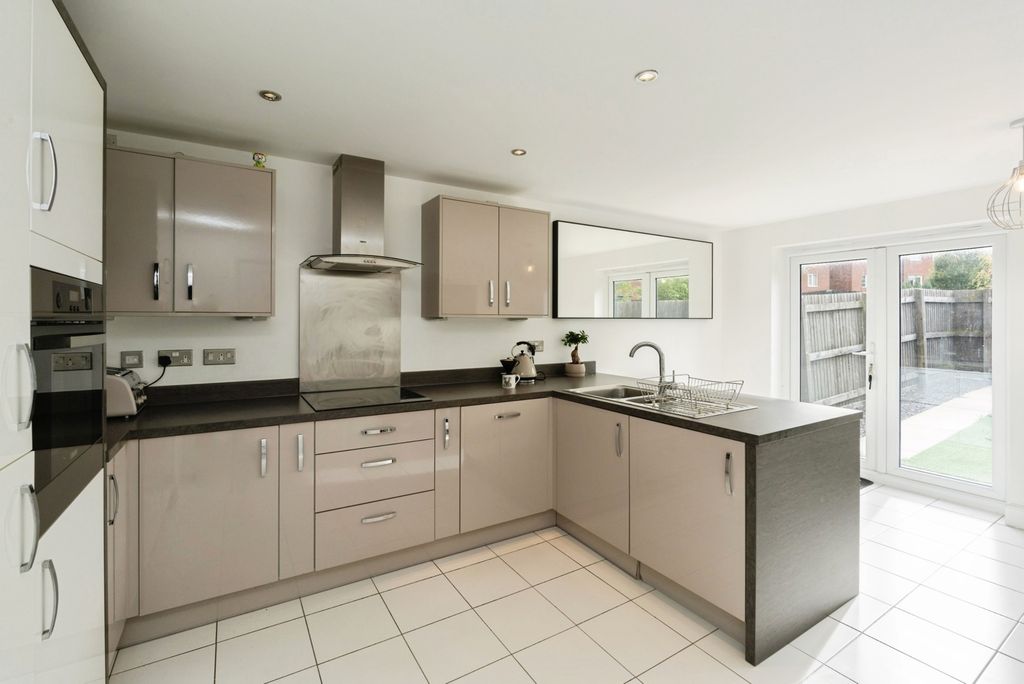 Property photo 3 of 17 Photo