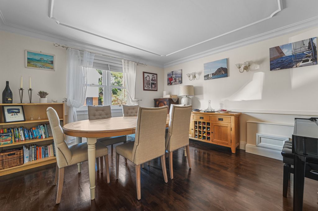 Property photo 3 of 27 Ht-Fc(Col)-38Highstreet-14