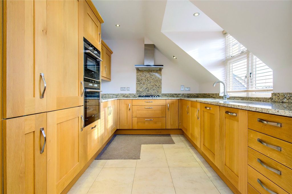 Property photo 3 of 19 4