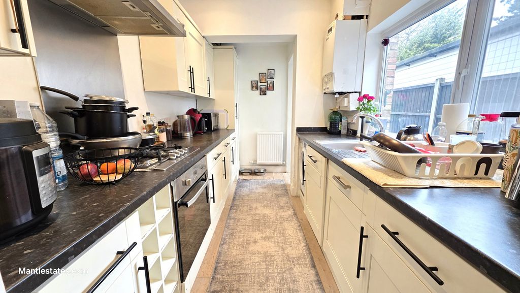 Property photo 2 of 14 Kitchen