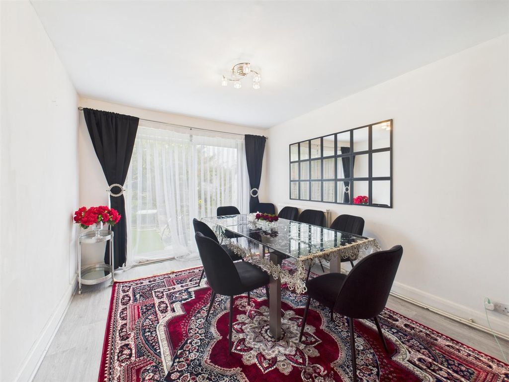 Property photo 3 of 14 Cam05080G0-Pr0200-Still019.Jpg