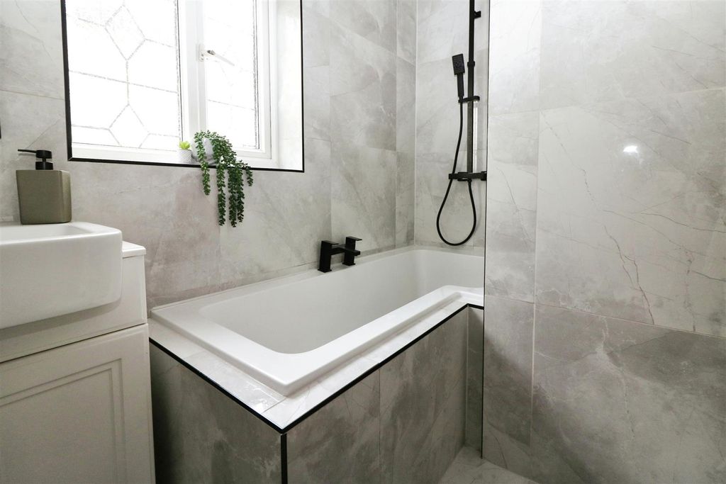 Property photo 3 of 26 Bathroom