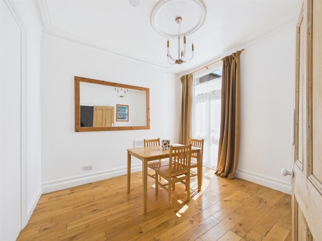 Property photo 3 of 38 Cam01358G0-Pr0230-Still024.Jpg