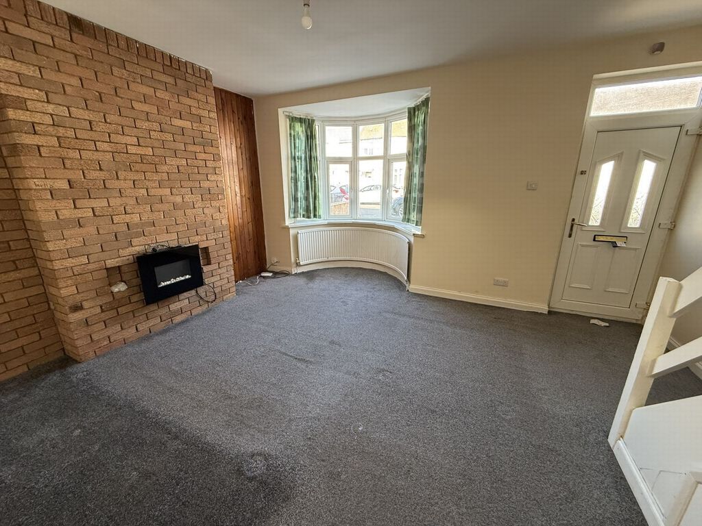 Property photo 3 of 12 Lounge