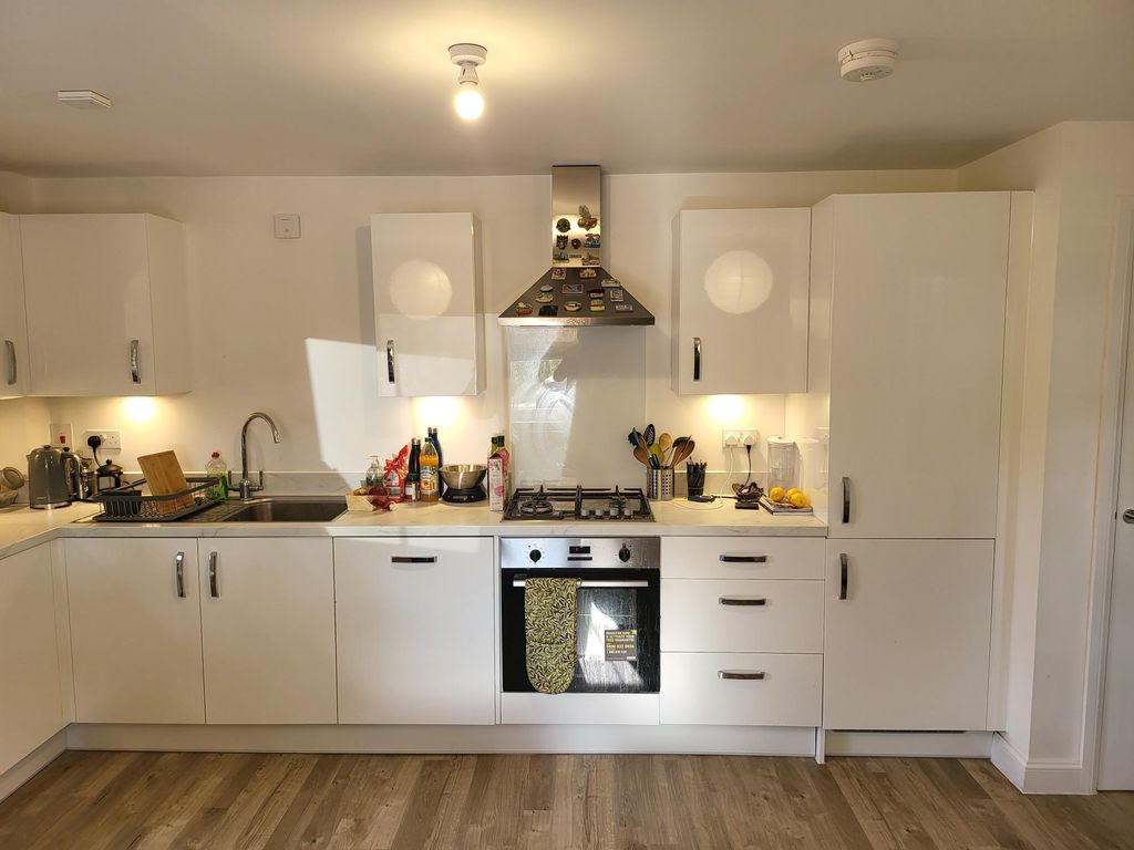 Property photo 3 of 7 Kitchen