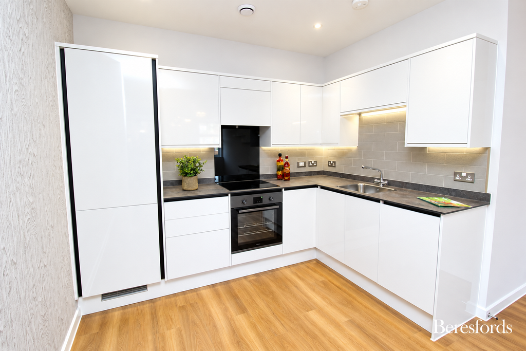 Property photo 3 of 8 Kitchen