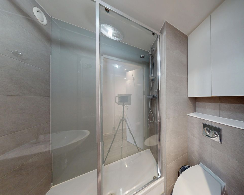 Property photo 3 of 19 Bathroom