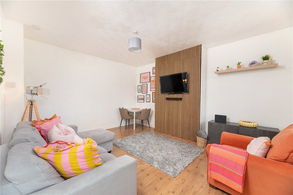 Property photo 2 of 21 Living Room