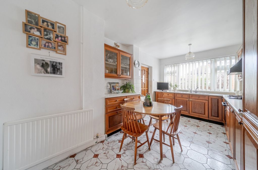 Property photo 3 of 23 1437545-13-69Ca62Becdddb