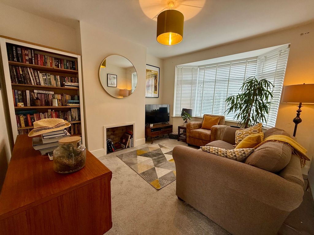 Property photo 2 of 25 Lounge