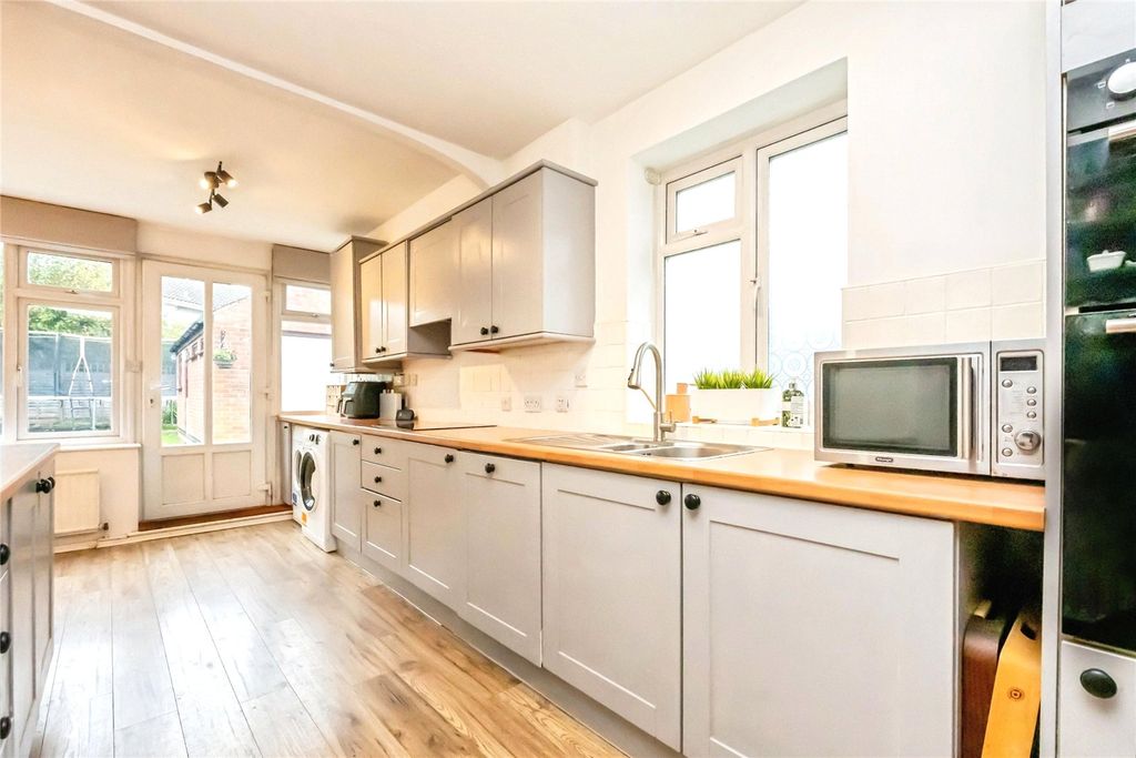 Property photo 3 of 18 Kitchen