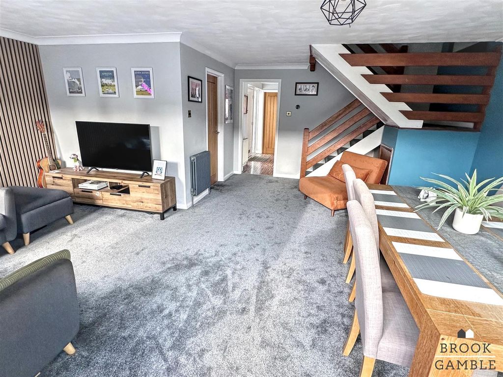 Property photo 2 of 19 01323 438506