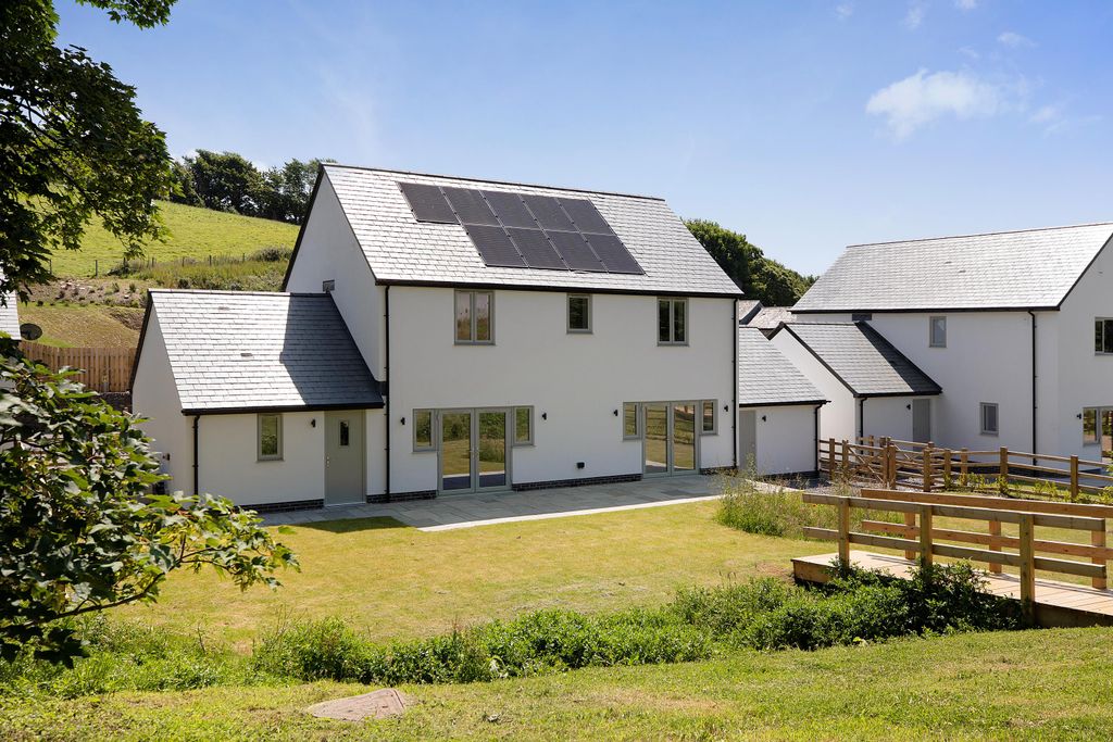 Property photo 1 of 18 Image