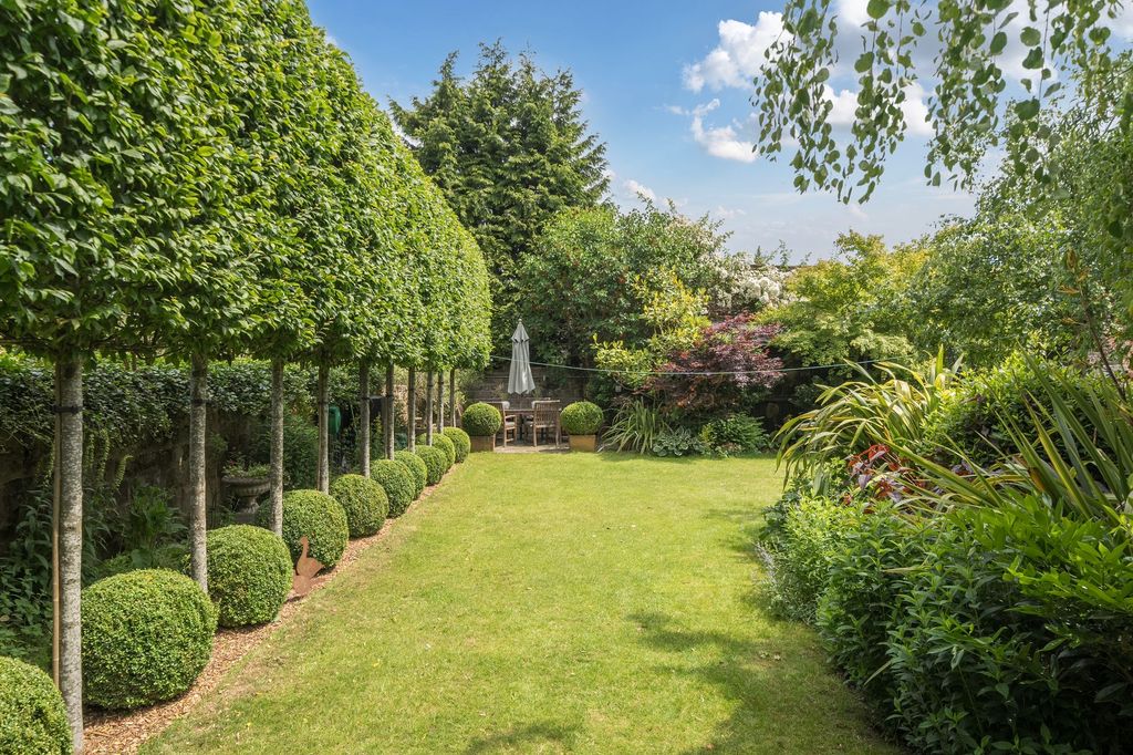 Property photo 3 of 37