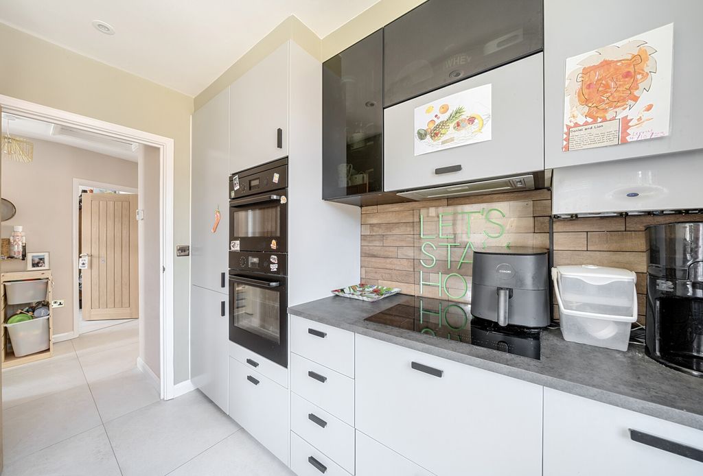 Property photo 3 of 14 1314669-8-6863Efe...