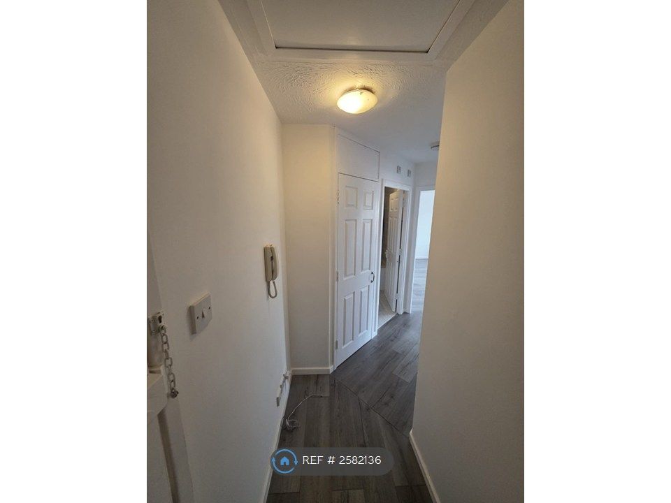 Property photo 2 of 6 Hallway