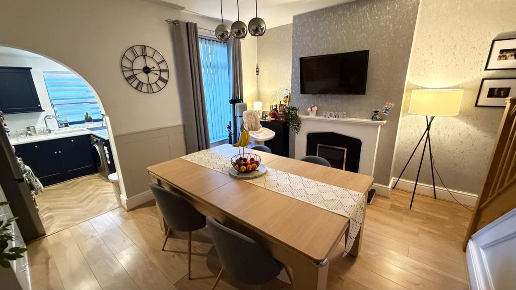 Property photo 3 of 9 Photo 2