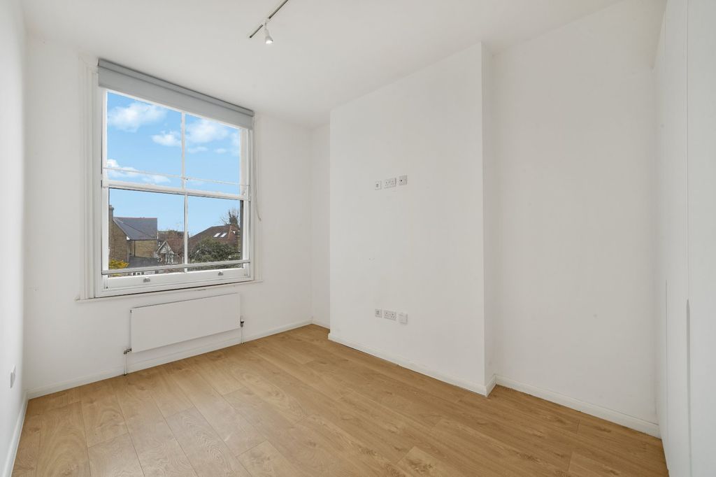 Property photo 3 of 17 Picture No. 32