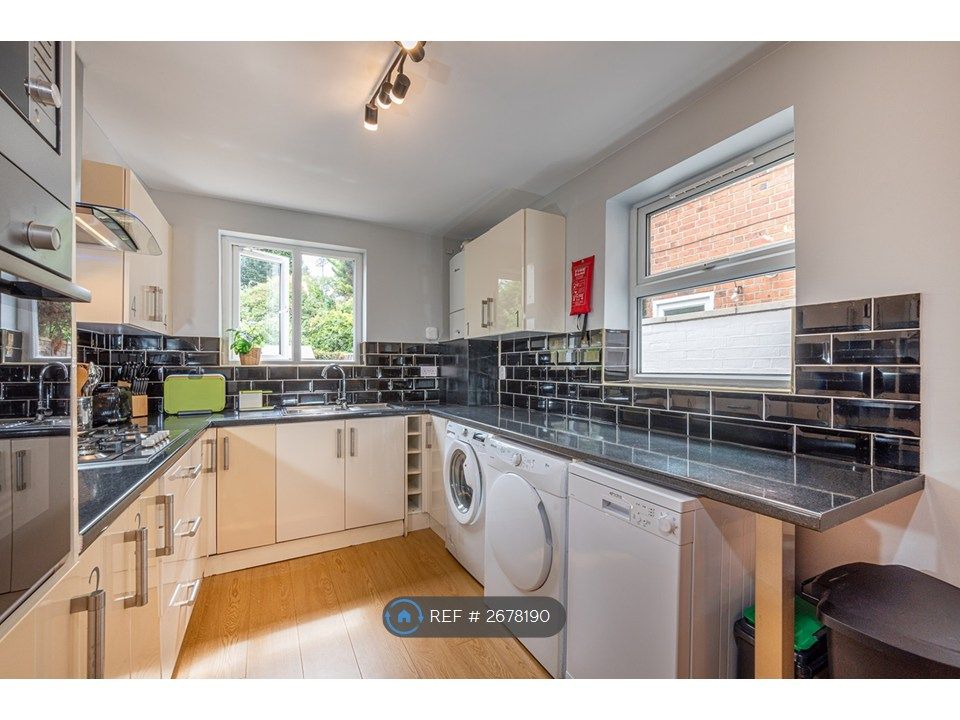 Property photo 3 of 7 Kitchen