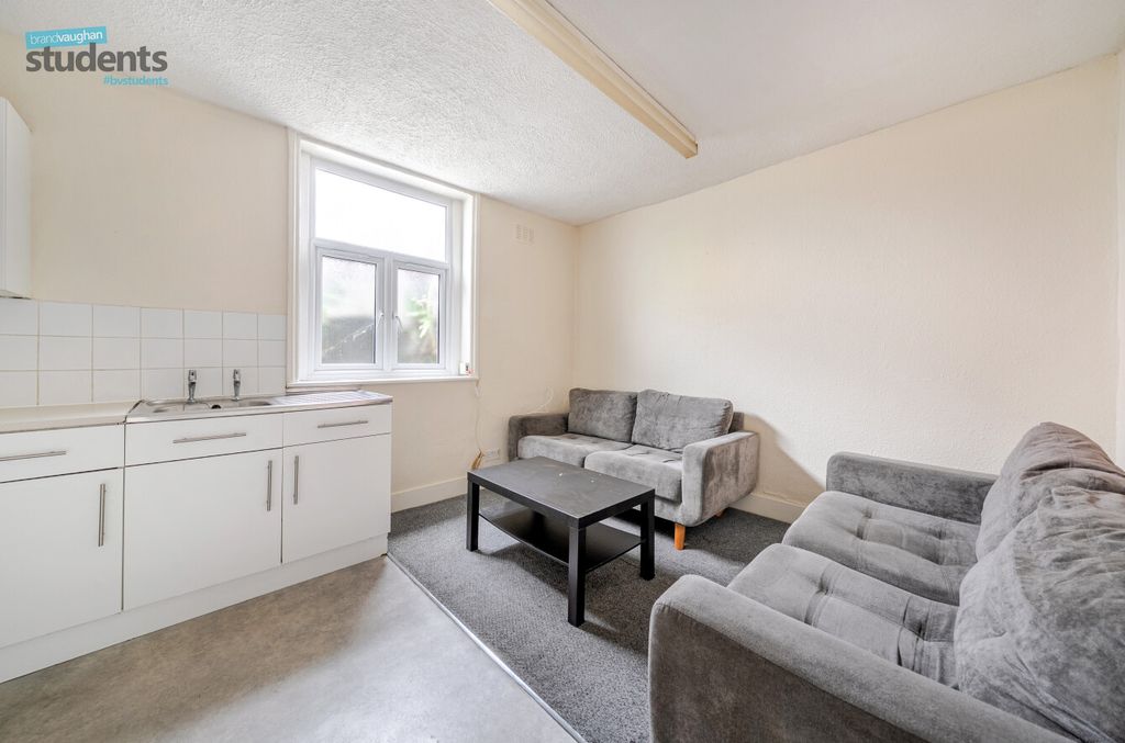 Property photo 2 of 11 611A8141-B0F9-4Aa...