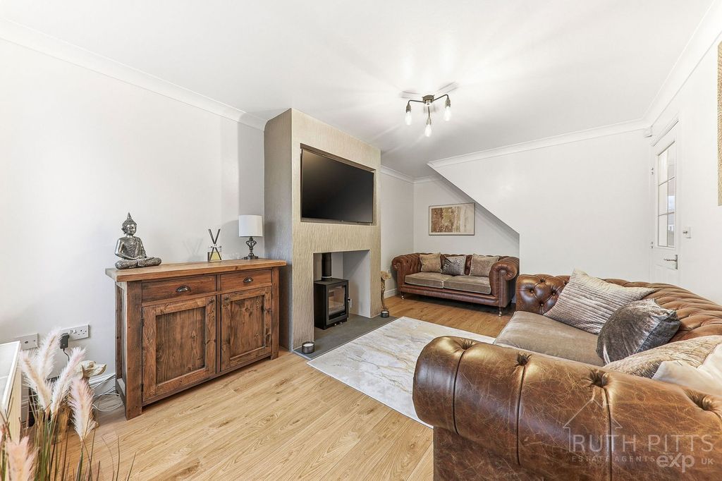 Property photo 3 of 23