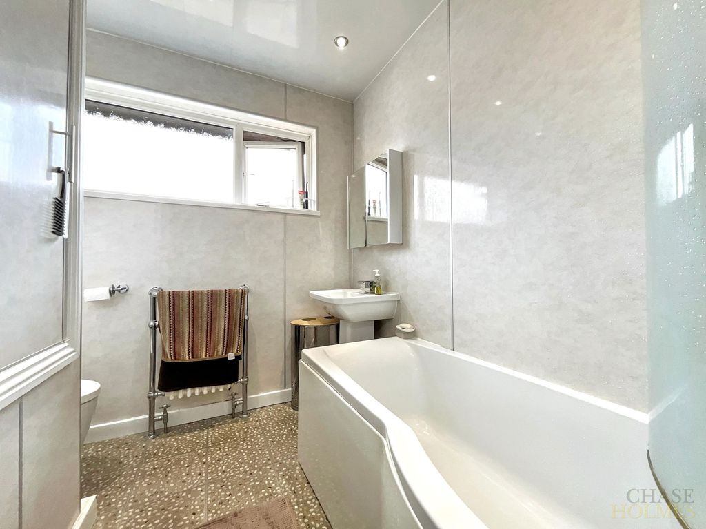 Property photo 3 of 35