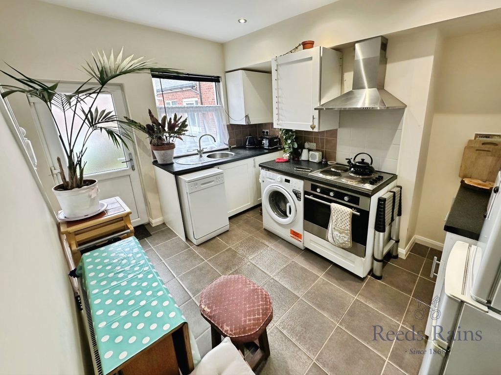 Property photo 3 of 11 Dining Kitchen