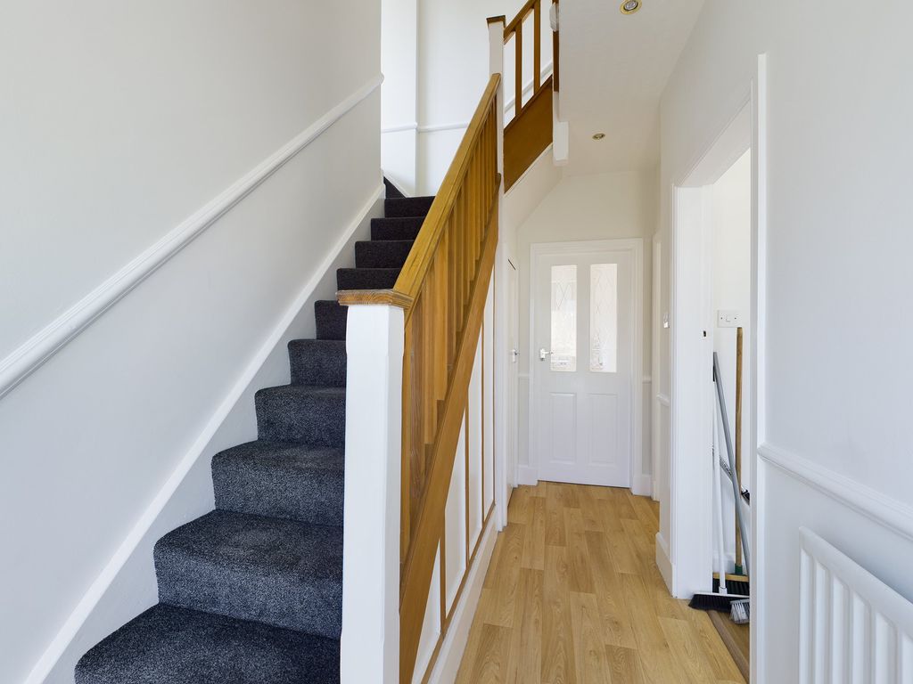 Property photo 2 of 12 Entrance Hall