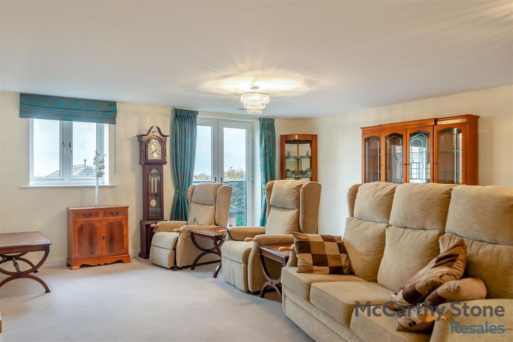 Property photo 2 of 23 8667849-Interior17.Jpg