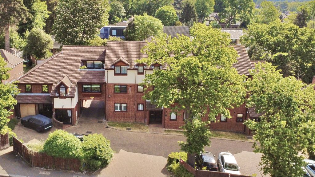 Property photo 2 of 31