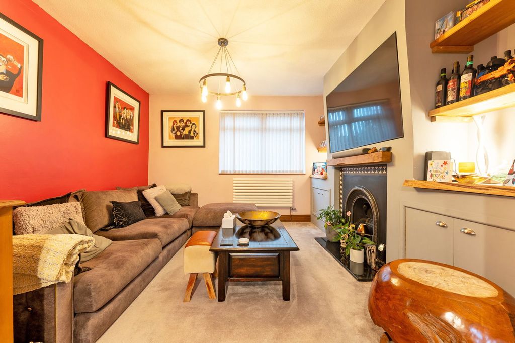 Property photo 2 of 18