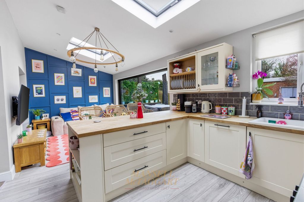 Property photo 3 of 33